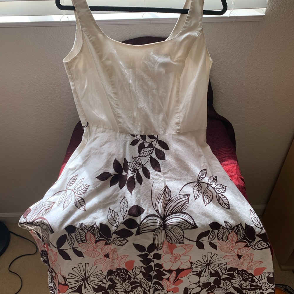 Spring dress - Picture 3 of 4